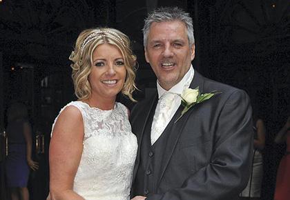 الملكة إليزابيث تشارك في حفل زفاف عام